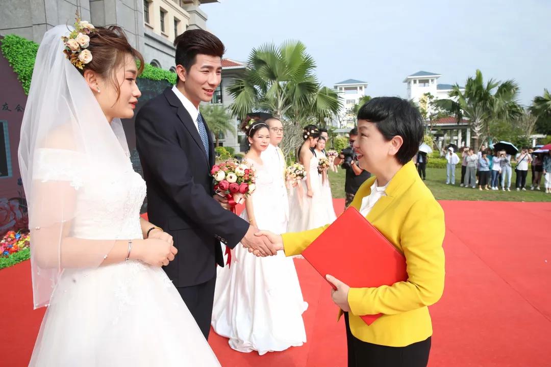 “缘定海师 铭记一生”首届校友集体婚礼浪漫举行