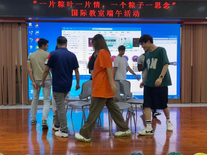 1655111594435016.jpg 抢凳子游戏.jpg