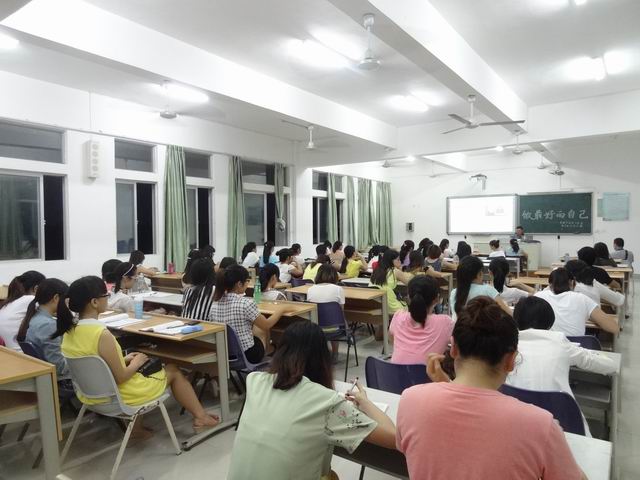 我院举办“做最好的自己”报告会