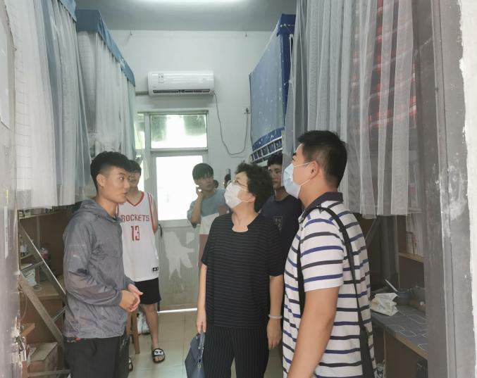 育人在心,温暖到寝——我院开展新学生走访学生宿舍活动