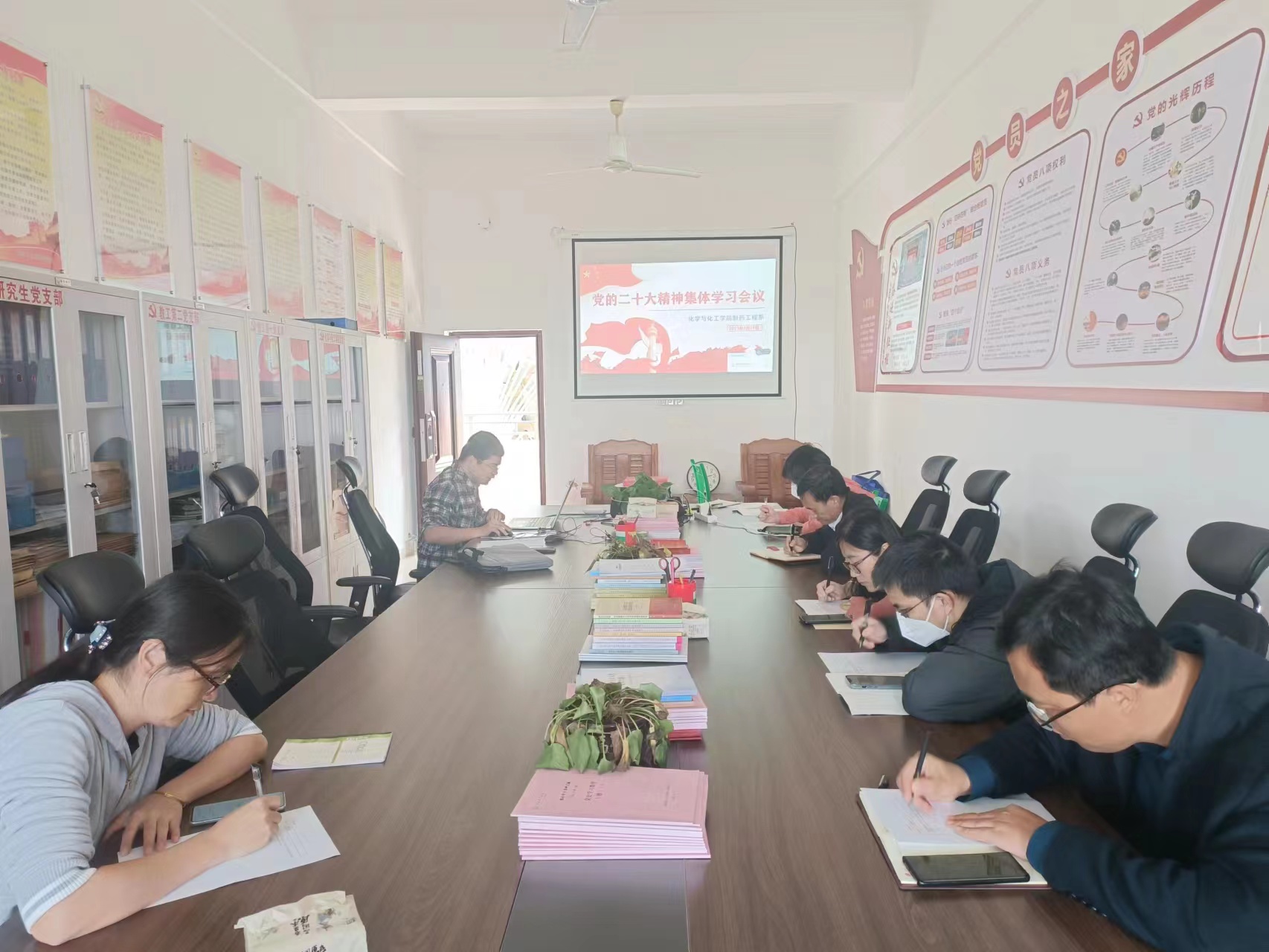 学院掀起学习党的二十大精神热潮