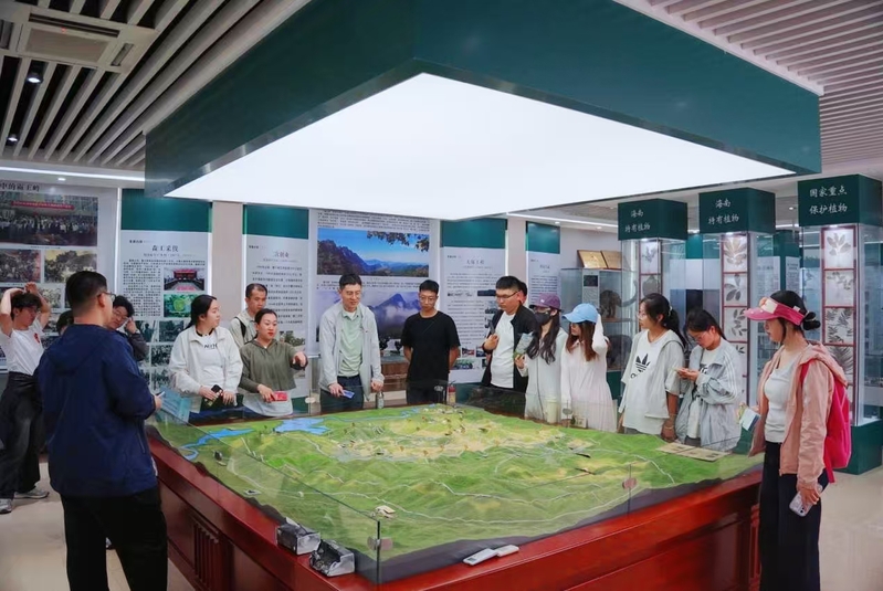 我校大学科技园组织跨学科团队赴昌江开展研学调研