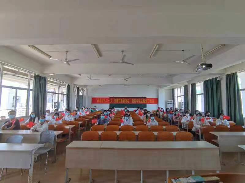 青年之声・教育学院  观看党的二十大开幕会