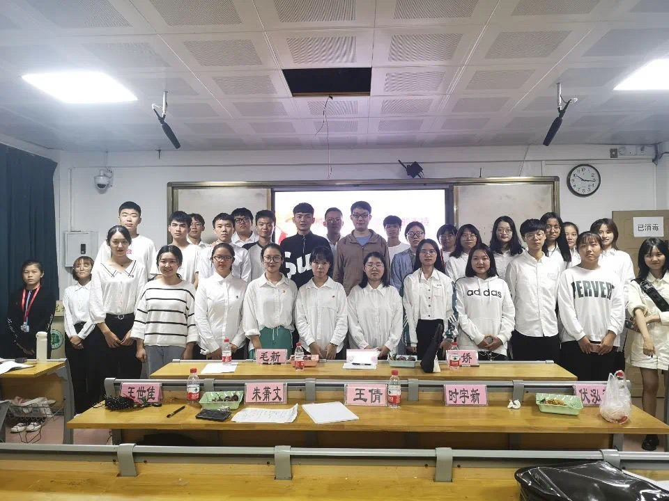 【青年之声】物理与电子工程学院进行“践行新思想，建功自贸港”主题团日活动汇报问答