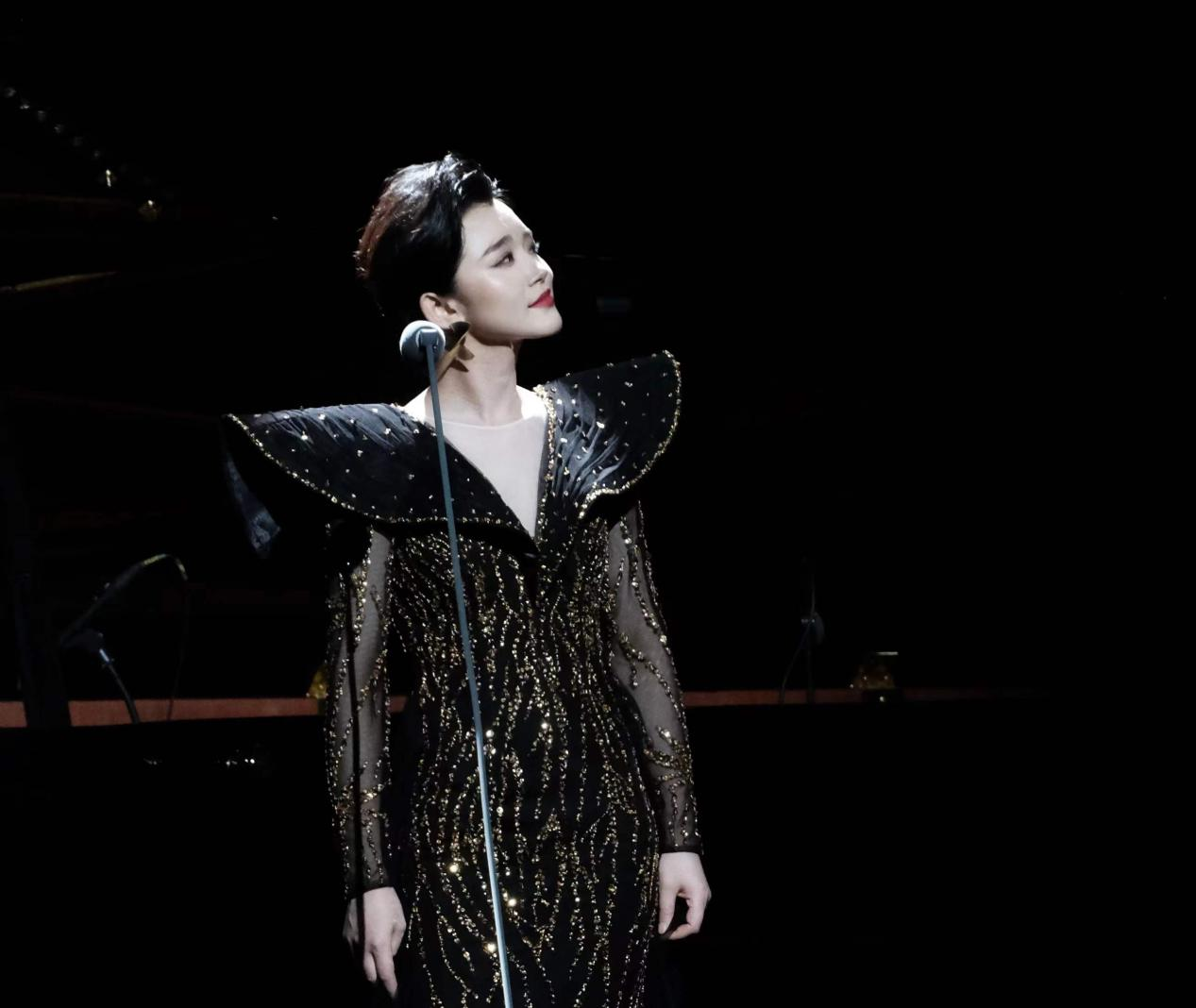 “元素•万物生长-彭婷独唱音乐会”在海口湾演艺中心圆满落幕