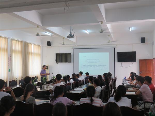 孙振范院长为我院学生作学术报告