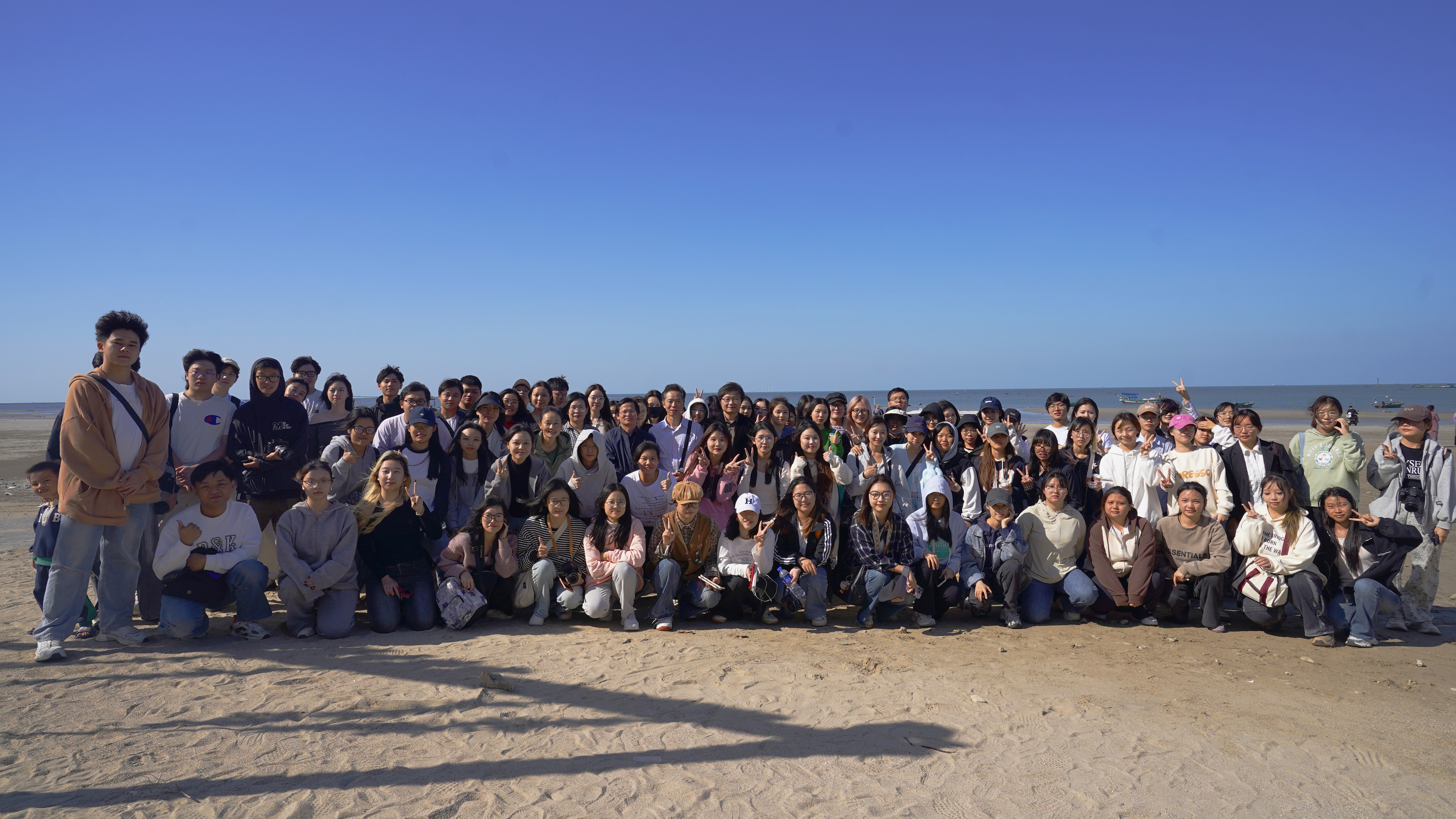 新闻学专业师生赴临高县东英国际慢城开展主题见习活动