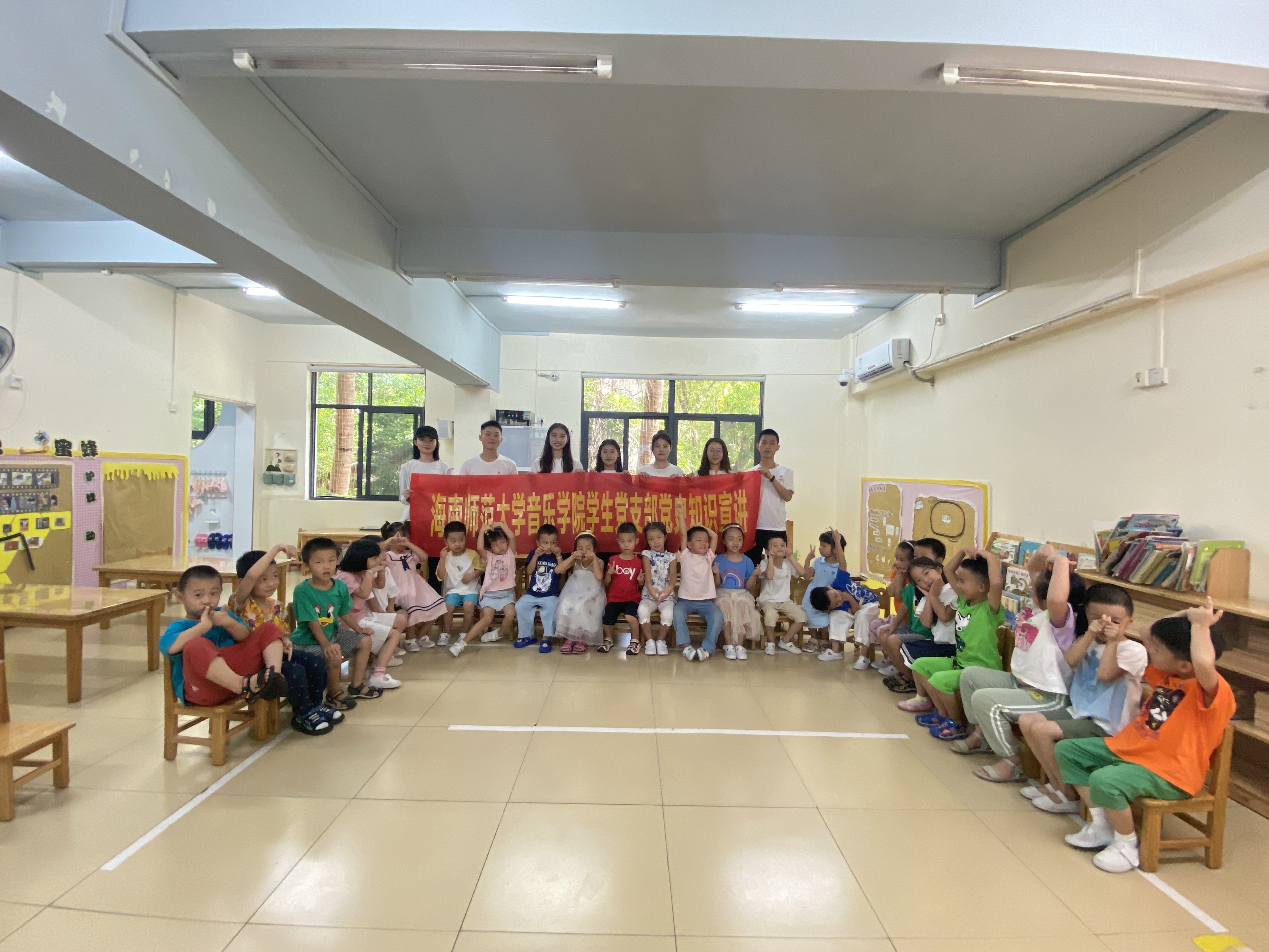 我院学生党支部深入海师附属幼儿园开展“童心向党”党史知识宣讲实践活动