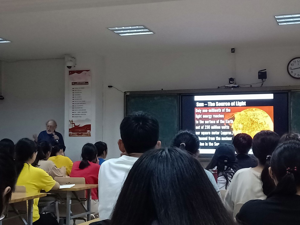 文学院历史系特邀美国堪萨斯大学唐纳德•沃斯特教授来我校讲学