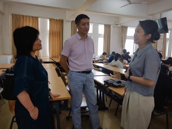 文学院开展本科“教学质量周”听评课活动