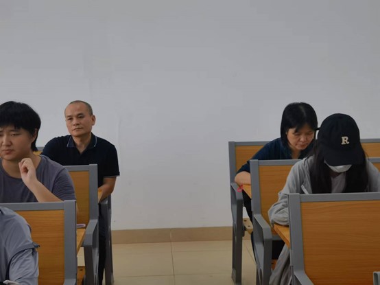 文学院开展本科“教学质量周”听评课活动