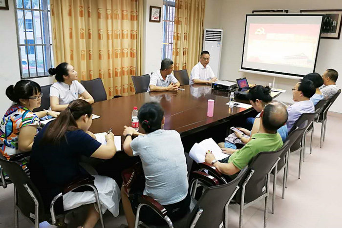 1498548656811994.jpg 国际教育学院举行专题学习会3.jpg