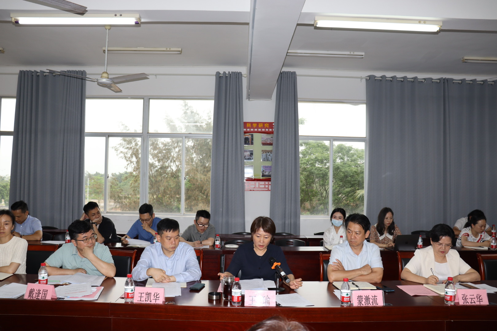 校领导到我院参加“培育一流学科专业,建设一流师范大学”大讨论