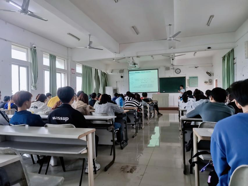 应用化学专业开展实践周活动——《大环抗衡阴离子捕获催化》学术报告