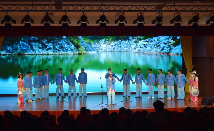 学院师生、校友迎新年晚会剪影