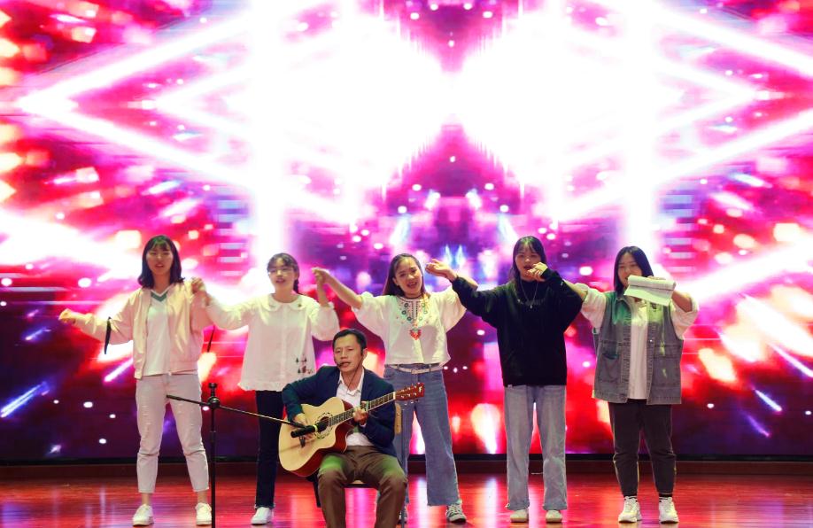 学院师生、校友迎新年晚会剪影