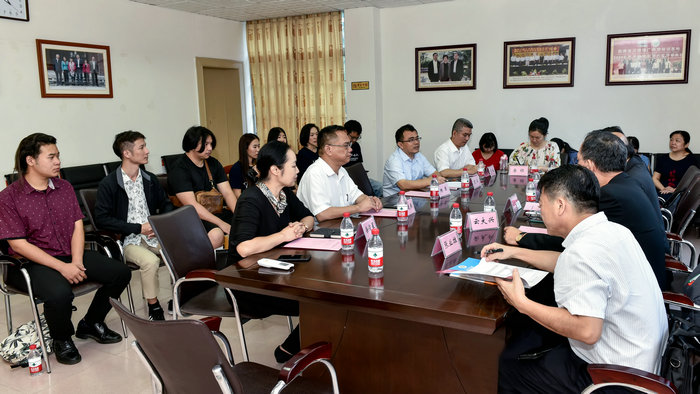 1571388191170436.jpg 泰国海南会馆代表团座谈会进行中.jpg