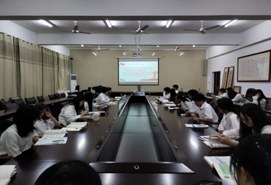 文学院本科生第二党支部举行学习贯彻党的二十大精神专题党课