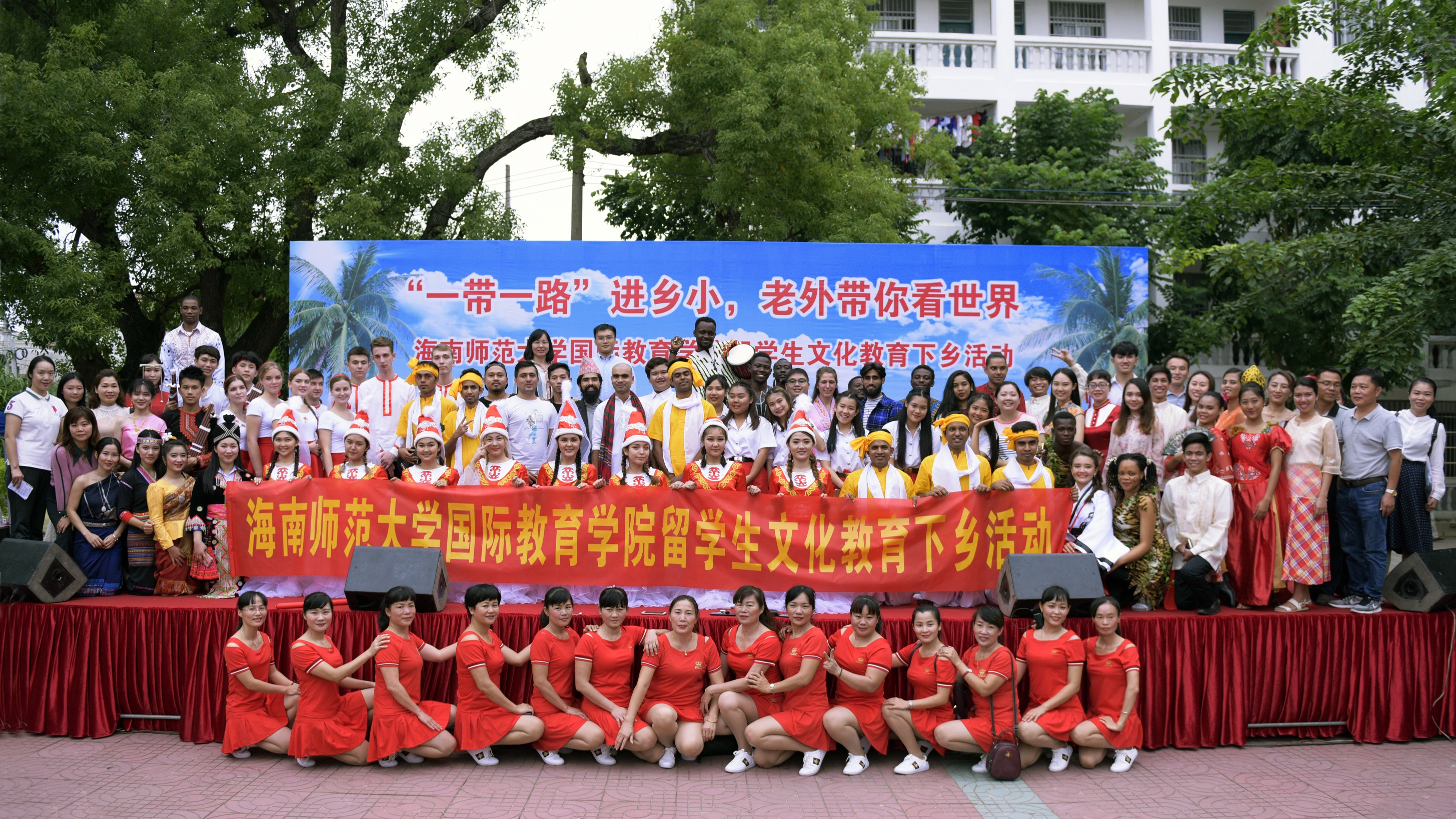 我校留学生赴万宁市东澳镇中心学校开展文化教育下乡实践活动