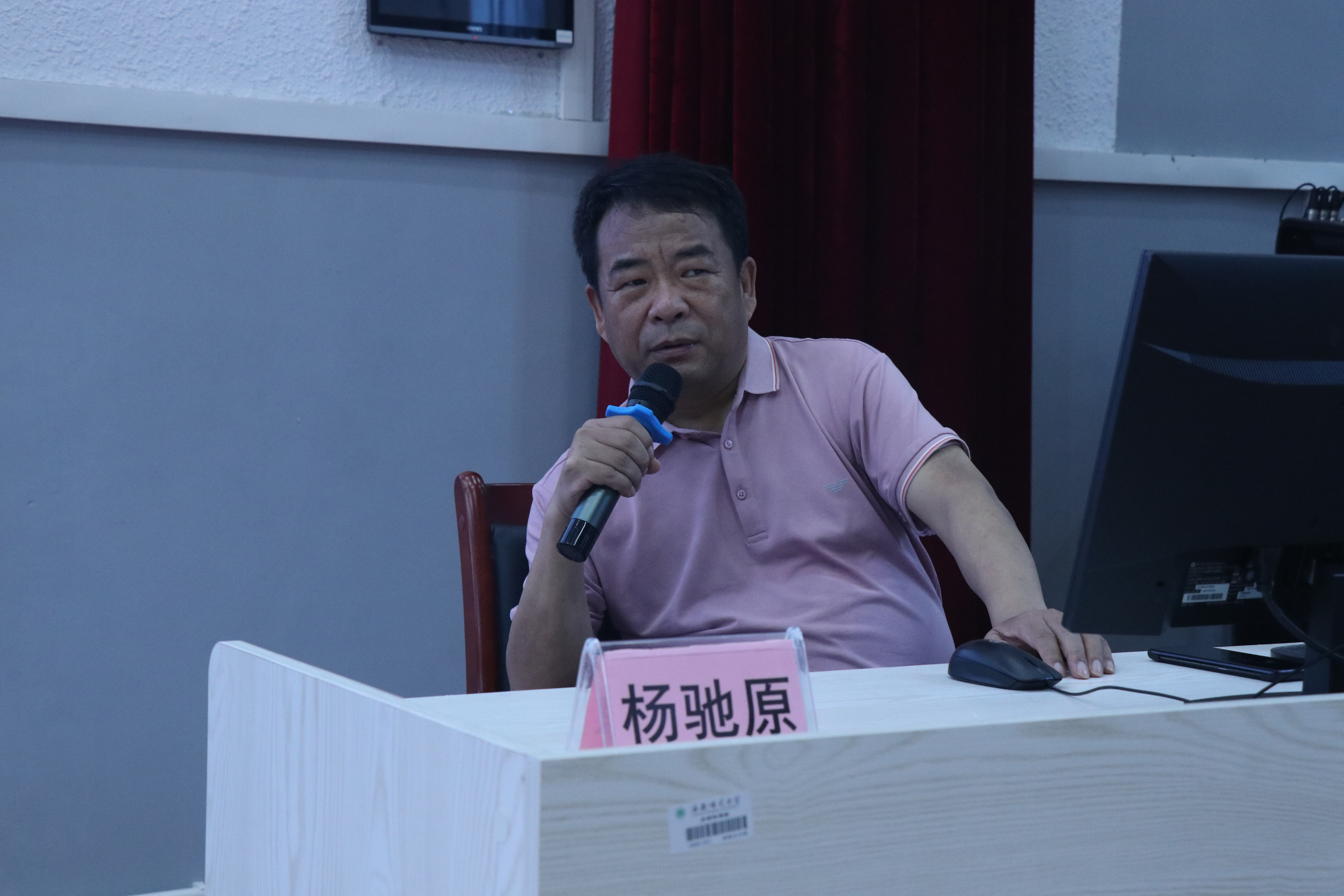 我院举办“新闻传播类学术论文的选题与写作”学术讲座