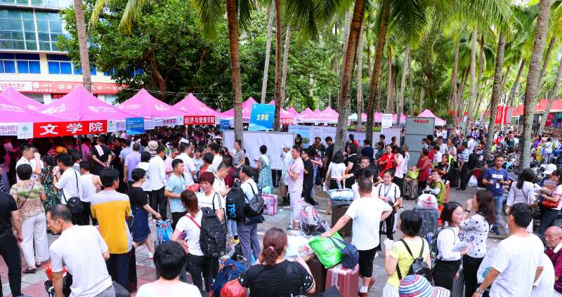 5100余名2018级本科新生来校报到