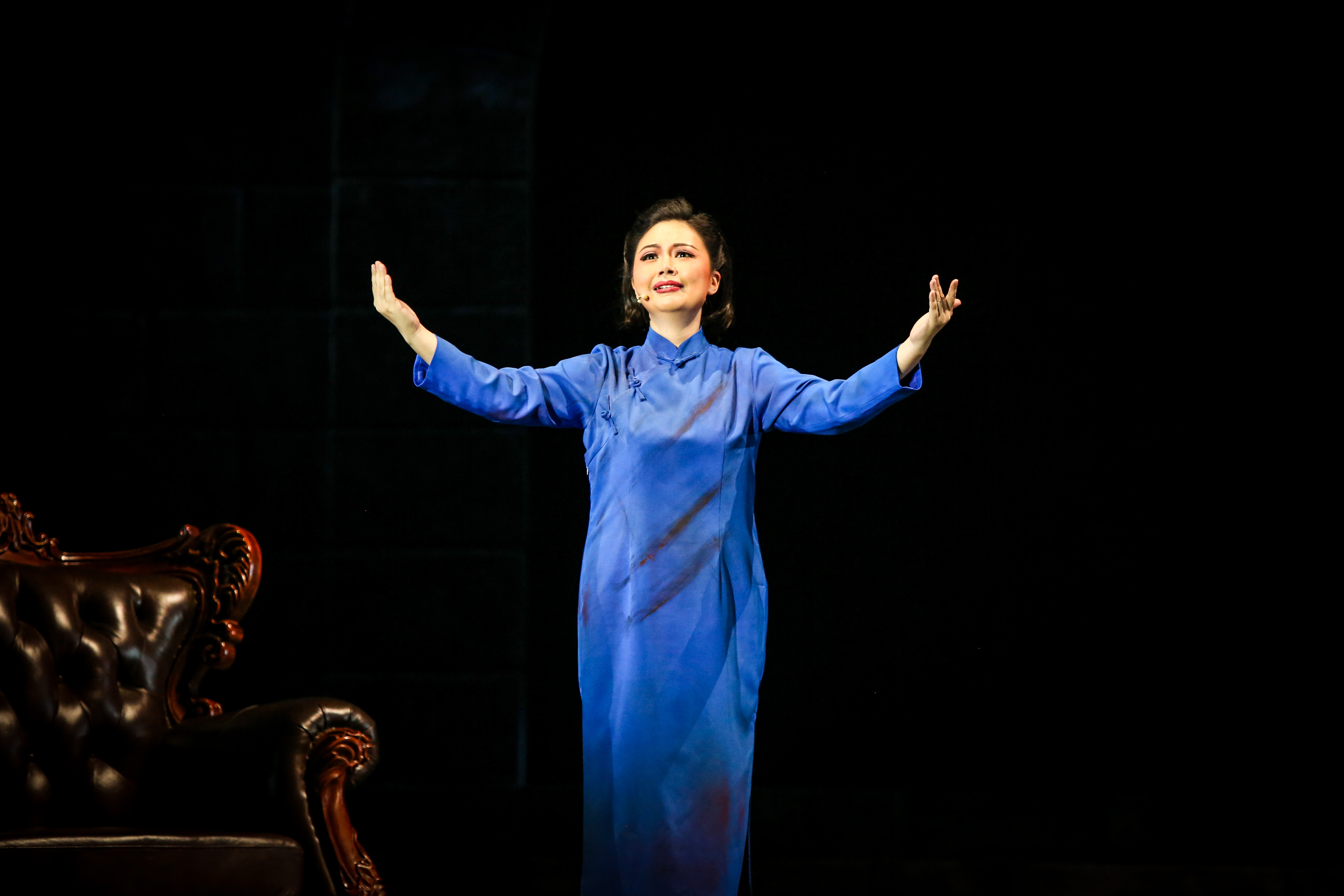 周怡老师主演的歌剧《江姐》在上海美琪大戏院演出成功