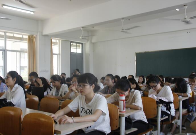 读行万里,墨香氤氲——记青年之声·文学院第八届读书分享会复赛