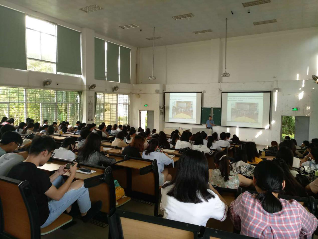 暨南大学新闻与传播学院汤景泰教授莅临我校开展学术专题讲座