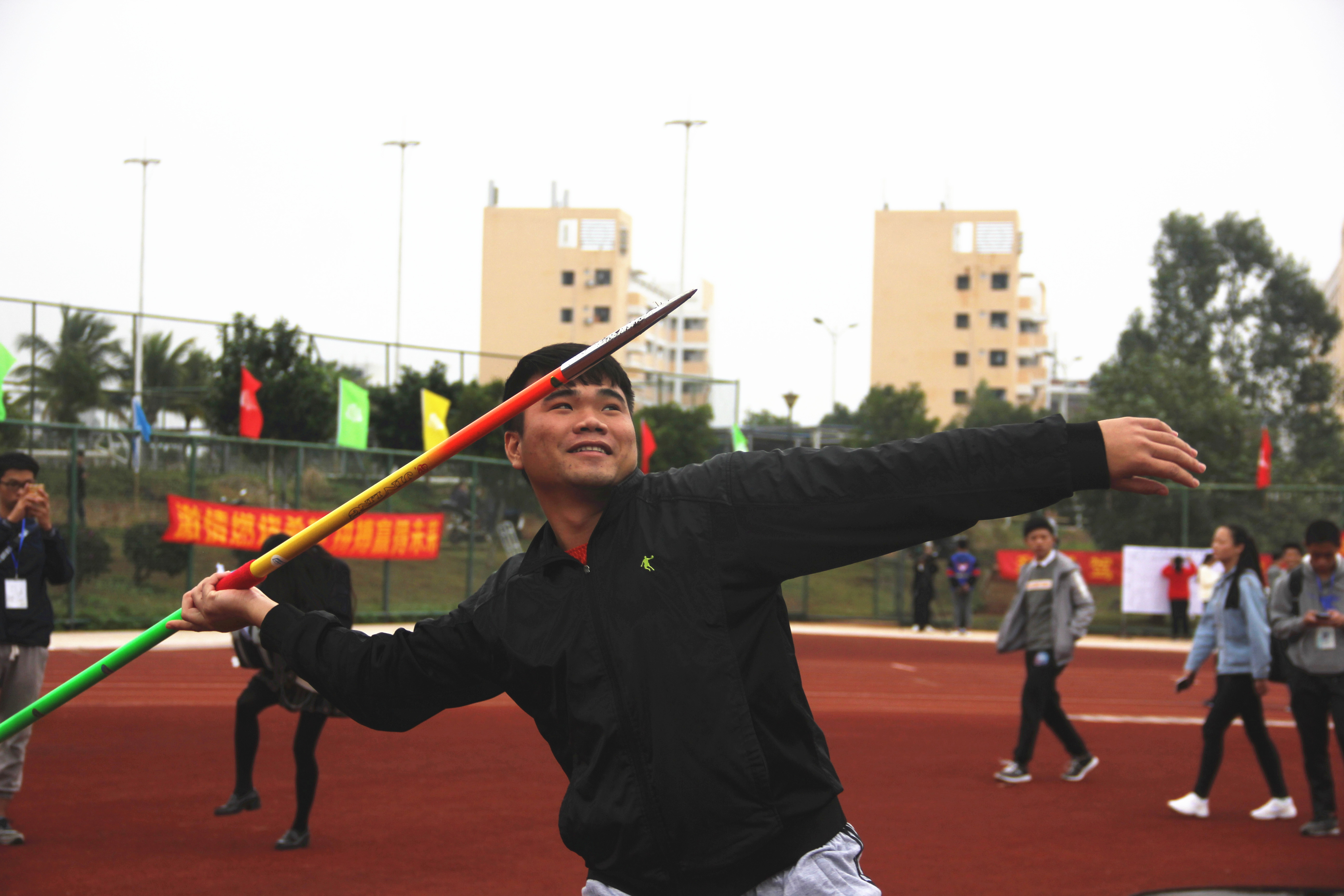 校运会上谁争锋,一览文院真风采——记第三十四届校运动会文学院风采