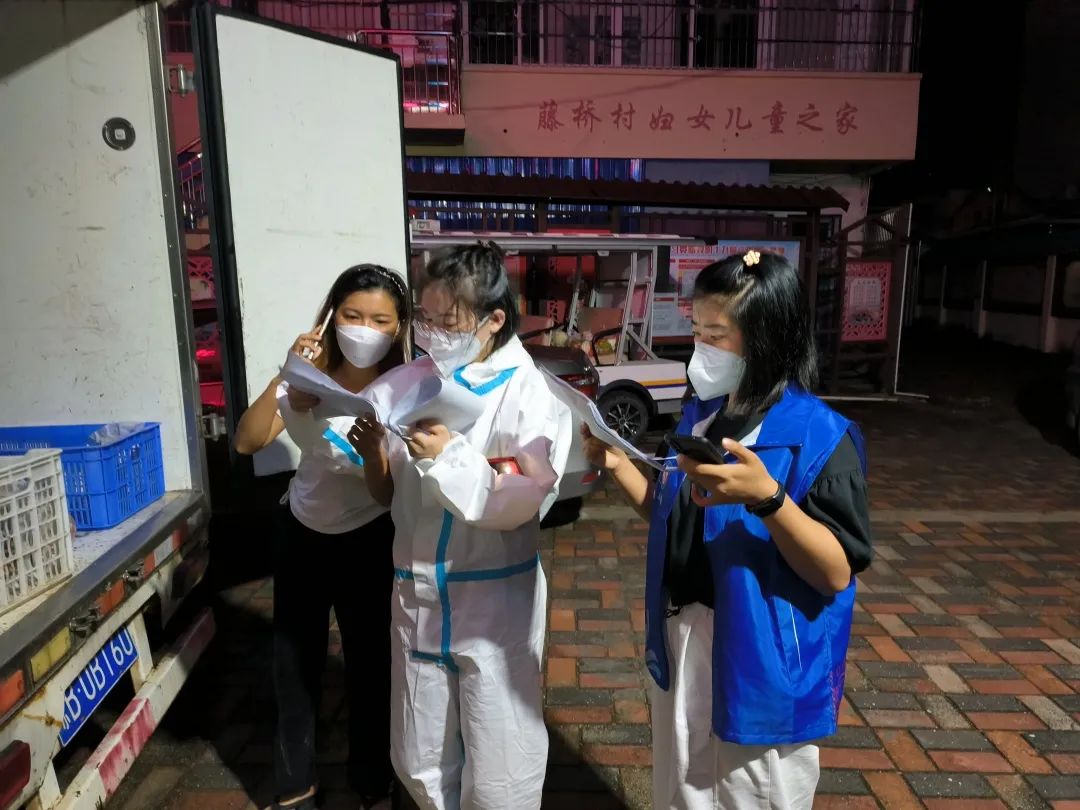 三尺讲台牢记使命,社区防控不忘初心——文学院党员志愿者奔赴三亚参与疫情防抗工作