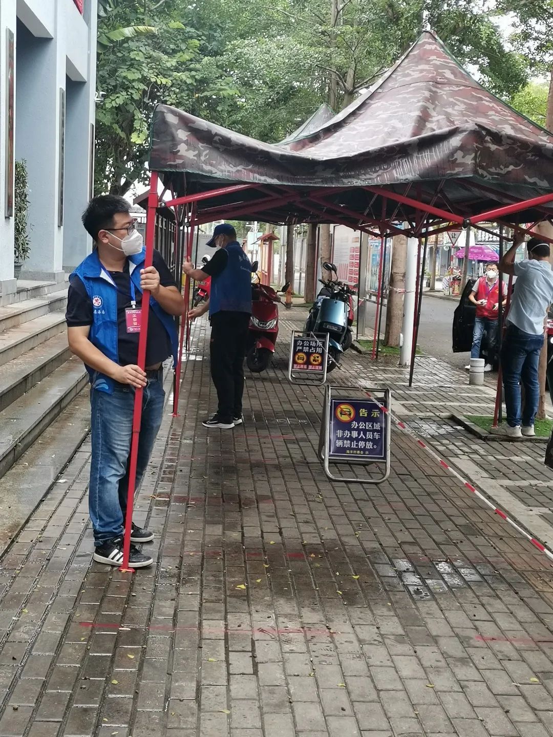三尺讲台牢记使命,社区防控不忘初心——文学院党员志愿者奔赴三亚参与疫情防抗工作