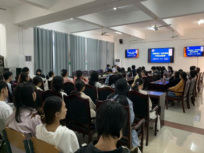 化学专业开展实践周主题活动——《如何成为一名优秀的化学老师》专题报告