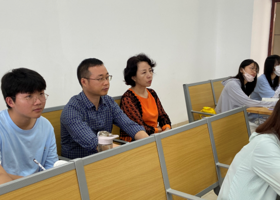 学院领导推门听课，助推青年教师成长