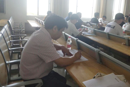 学院领导推门听课，助推青年教师成长