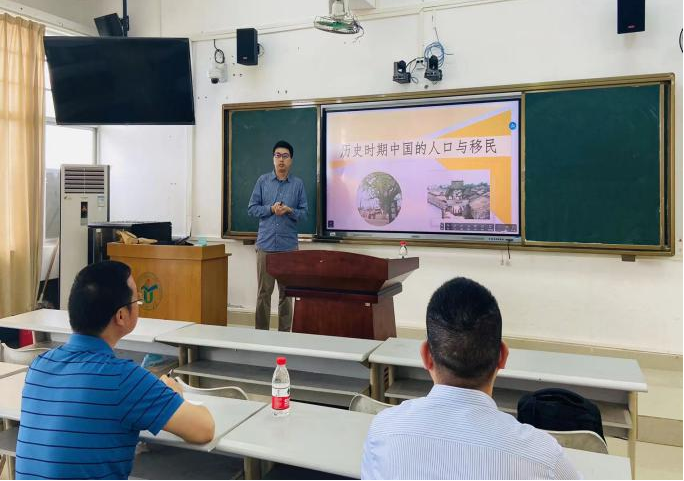 学院领导推门听课，助推青年教师成长
