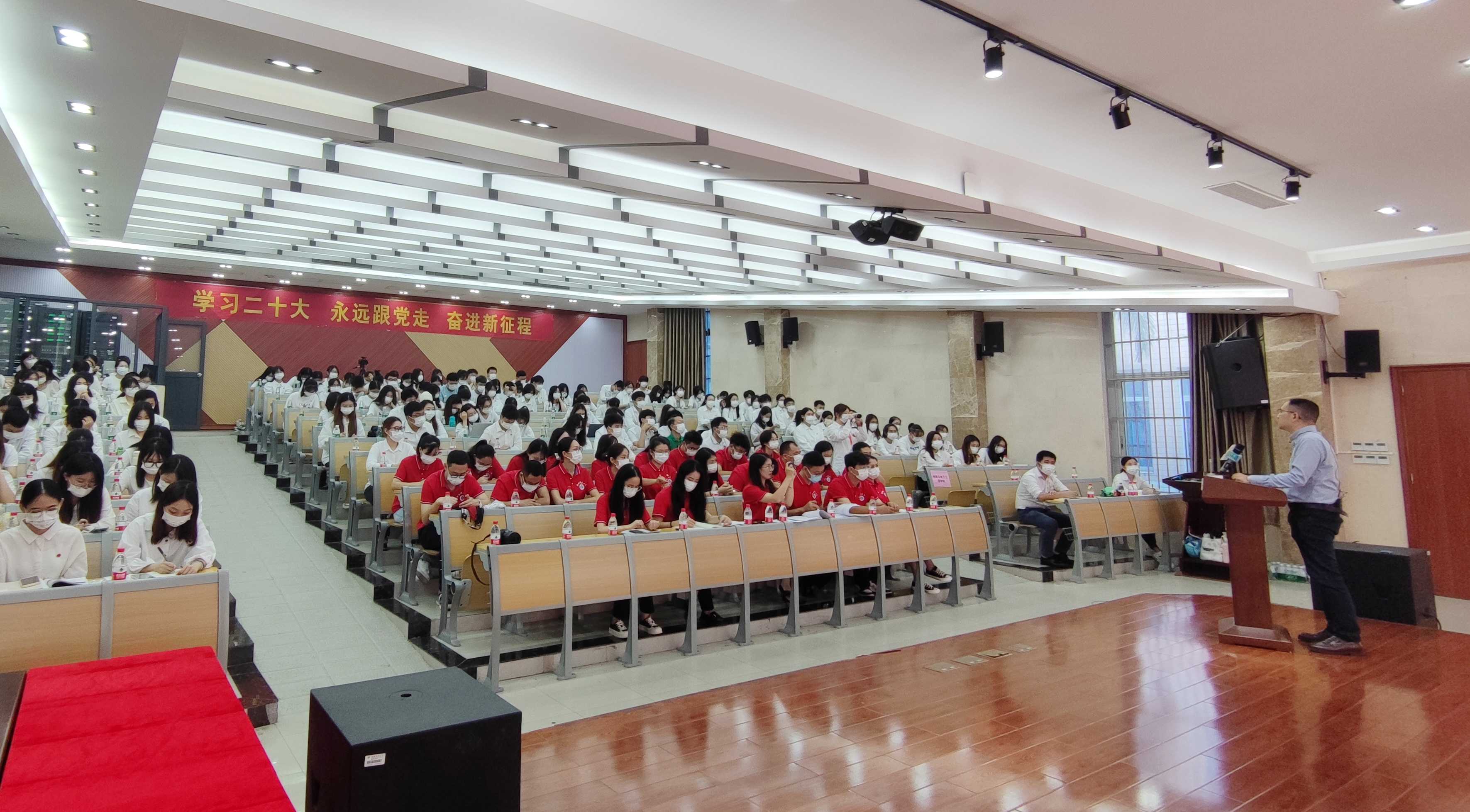 团省委副书记陈志远为我校青年师生宣讲党的二十大精神