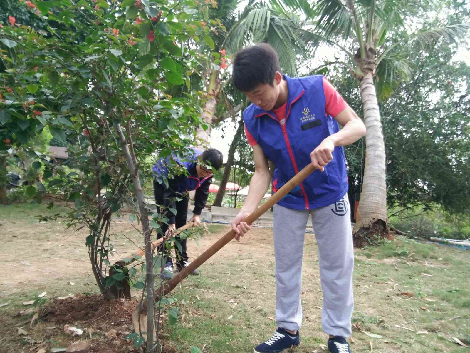 学雷锋,树新风,志愿服务与我同行——记化学与化工学院“雷锋日”系列活动