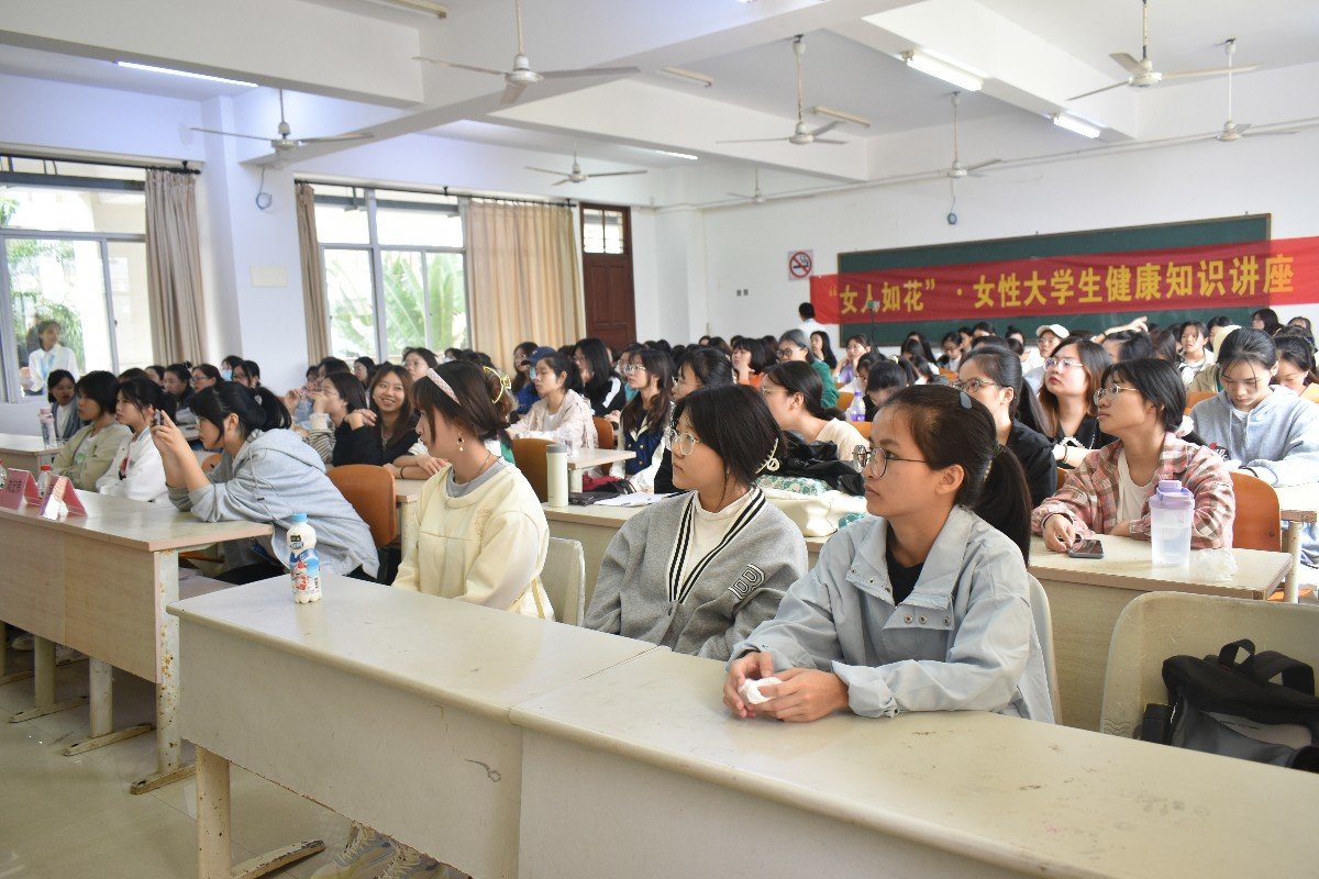 青年之声教育学院女大学生健康知识讲座