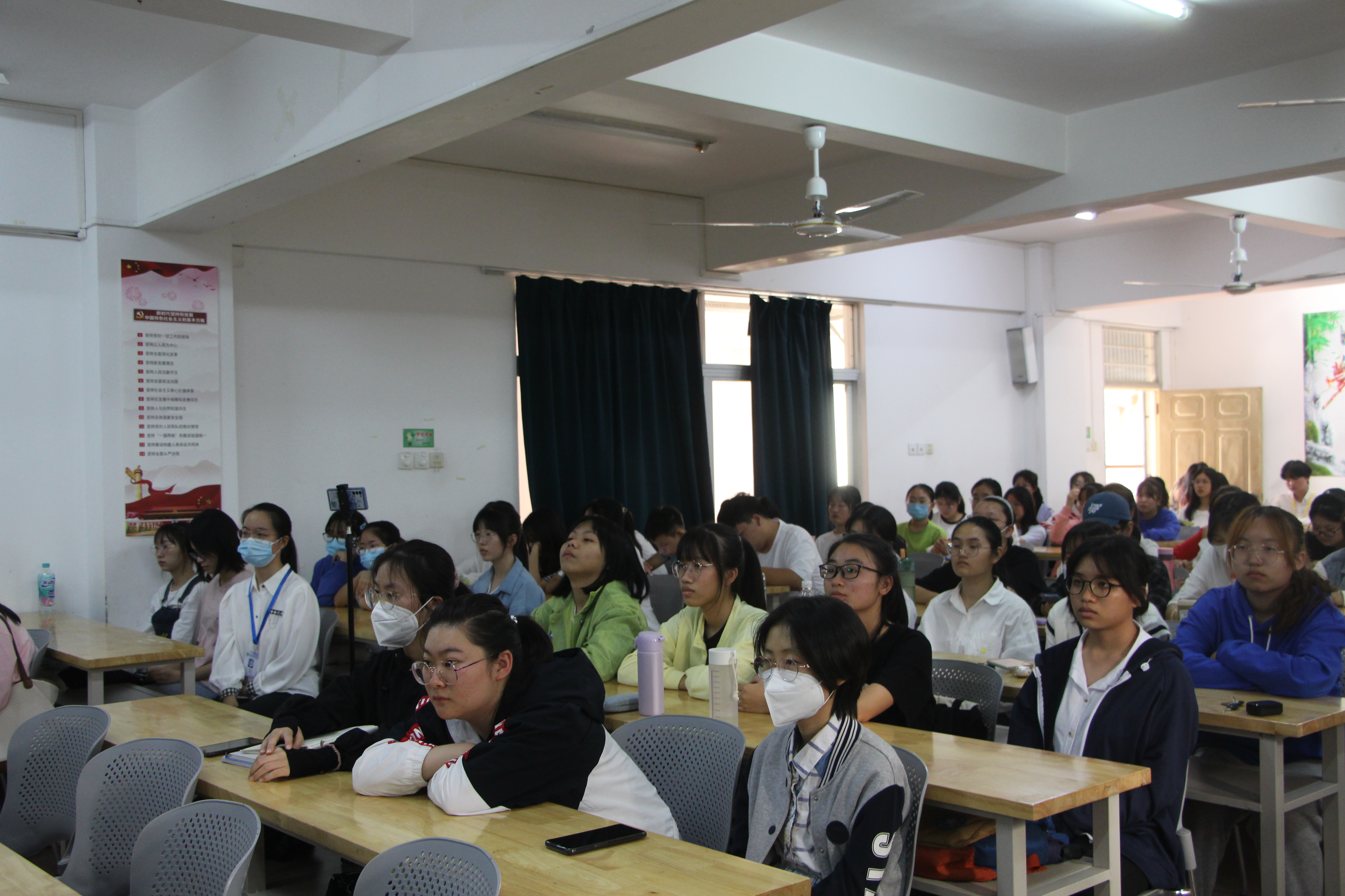 心理学院举办“风华正茂，韵华征程” 大学生论坛 暨新老生交流会