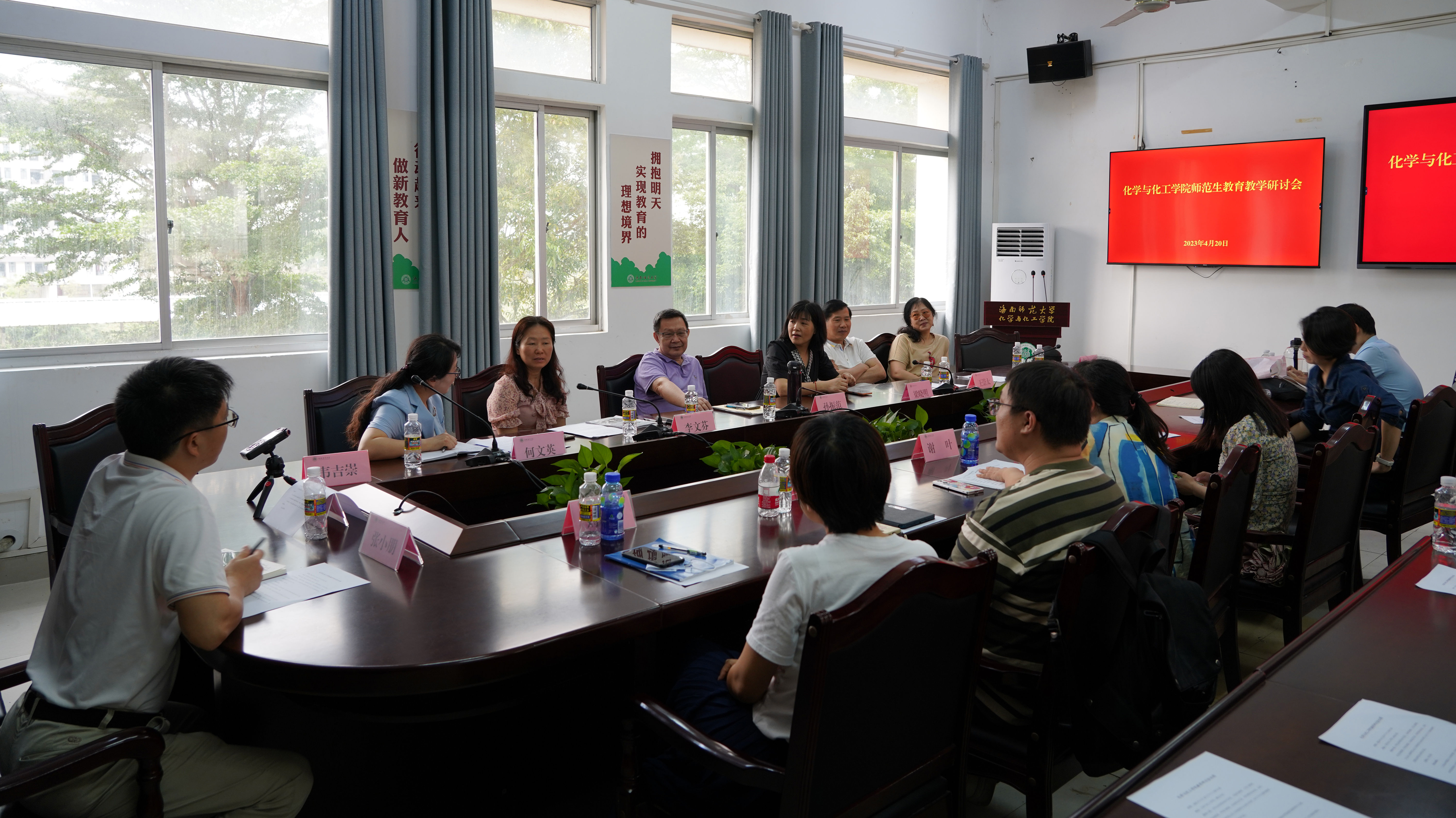 全国优秀教师李文芬到化学与化工学院交流访问