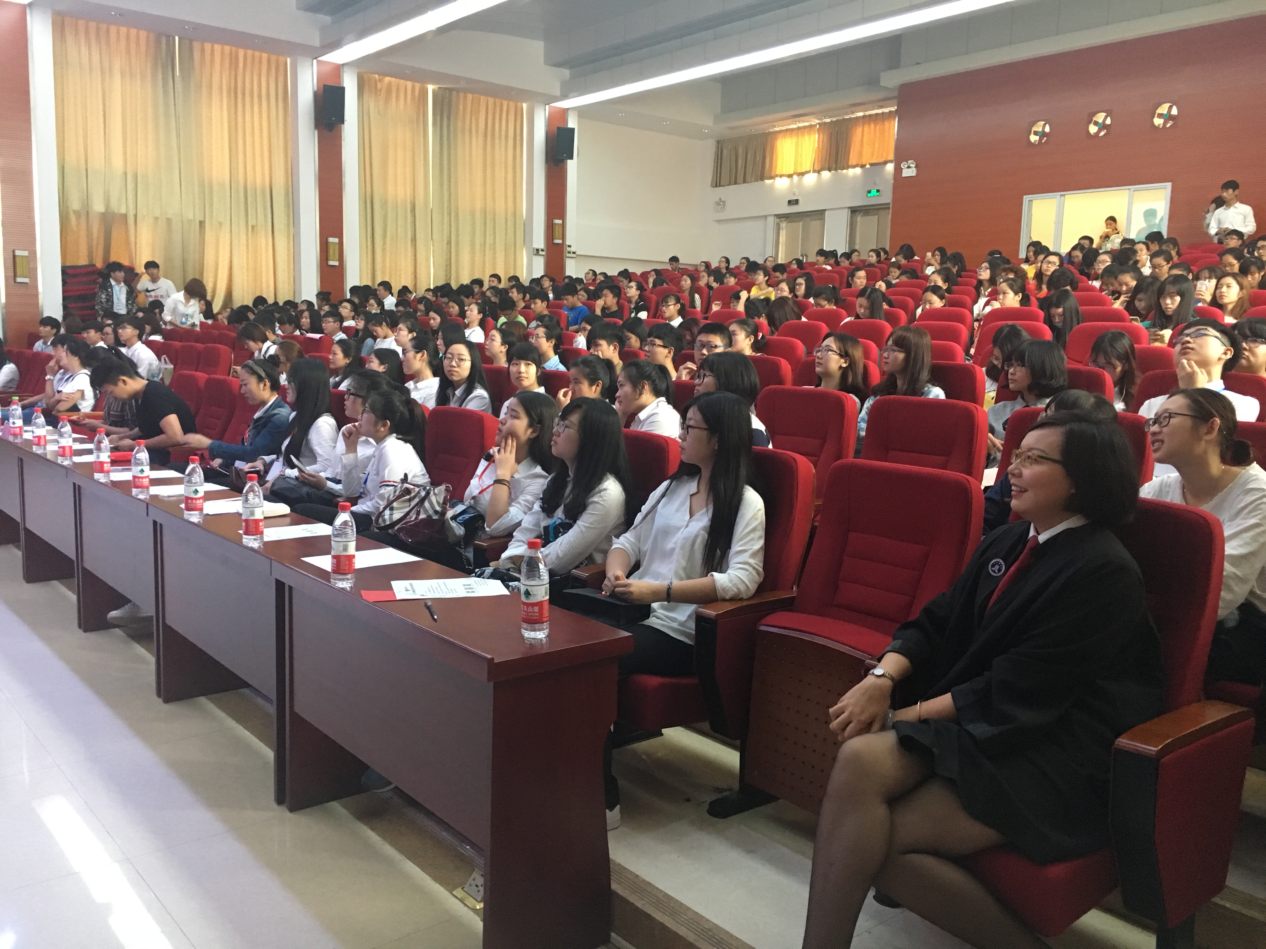 弘扬法治精神,维护学生权益 ——记青年之声.15消费者权益日普法讲座