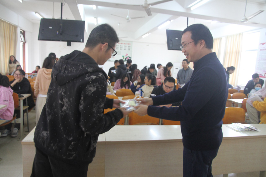 历史文化学院2017级考研加油会、就业动员班会、假期安全主题班会