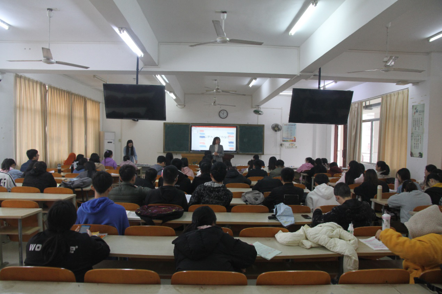 历史文化学院2017级考研加油会、就业动员班会、假期安全主题班会