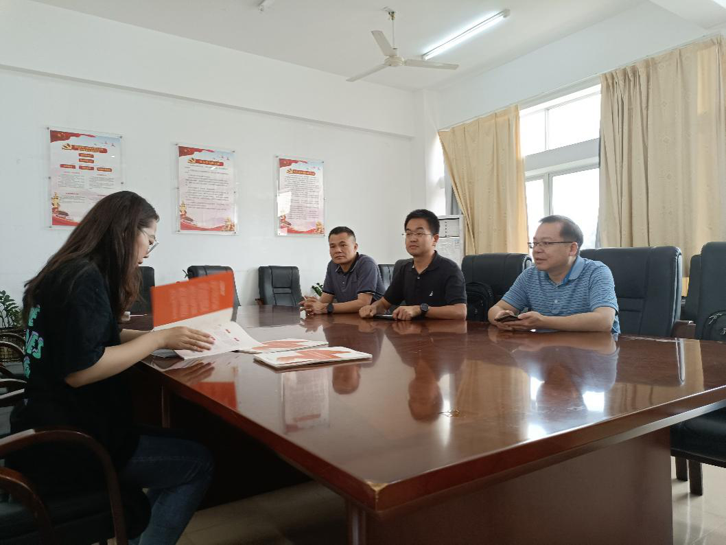 北大方正电子有限公司代表来我院实验中心交流参观