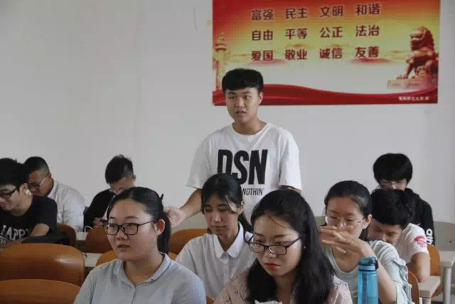 青年之声·文学院“天涯人文:弘扬中华优秀传统文化”系列讲座之《野草》的心理真实