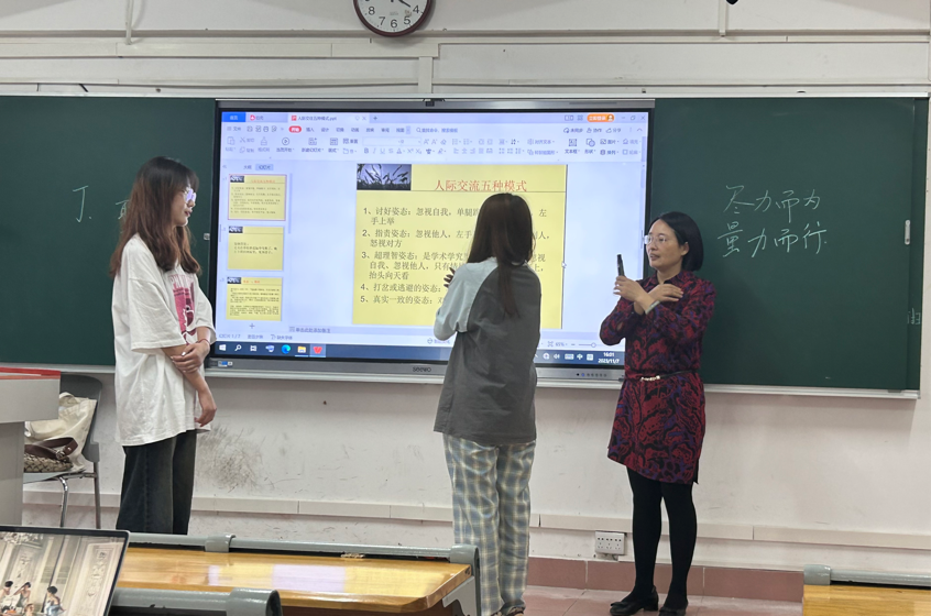 心灵护航,助力研途 ——文学院开展研究生心理健康主题教育活动