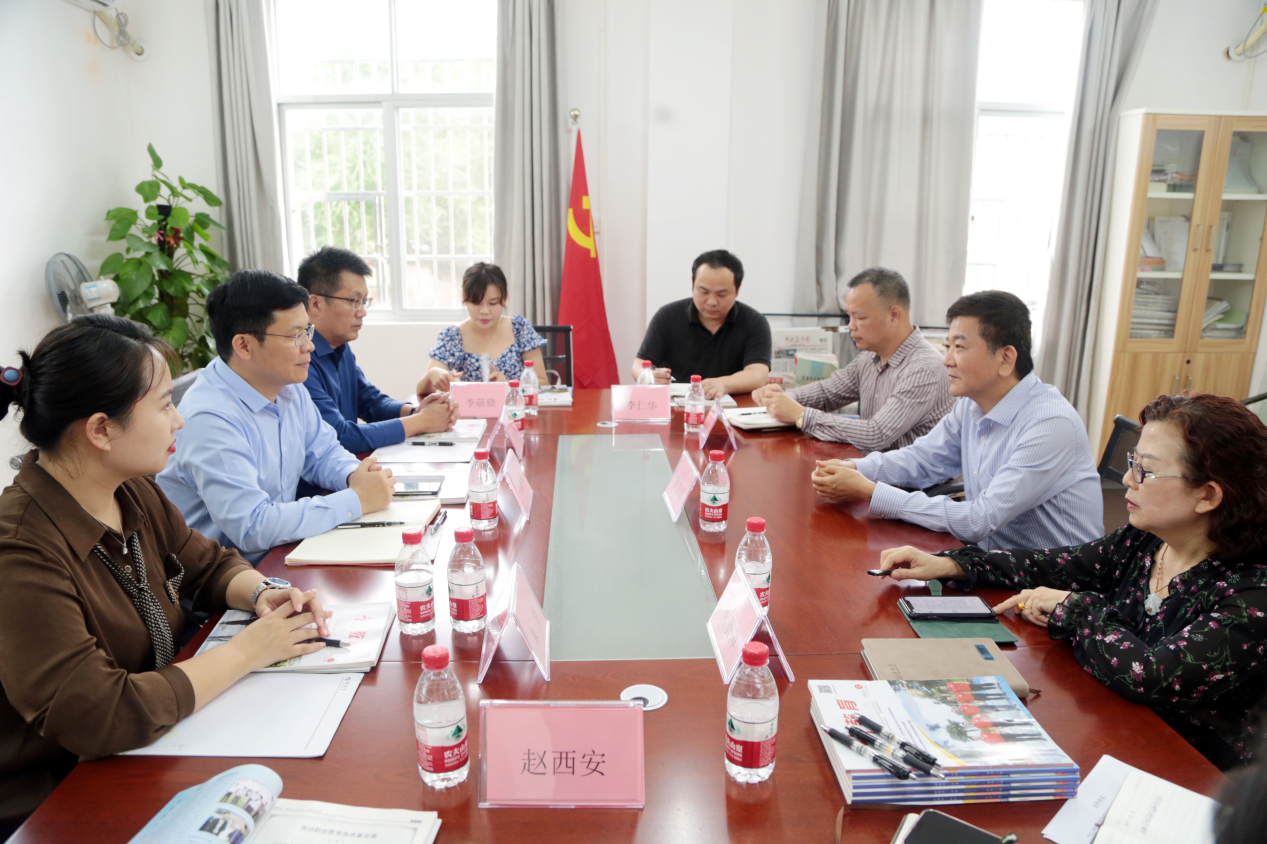 同心谋发展 携手谱华章 ——热烈祝贺海南教育期刊社与西南大学临高实验中学建立战略合