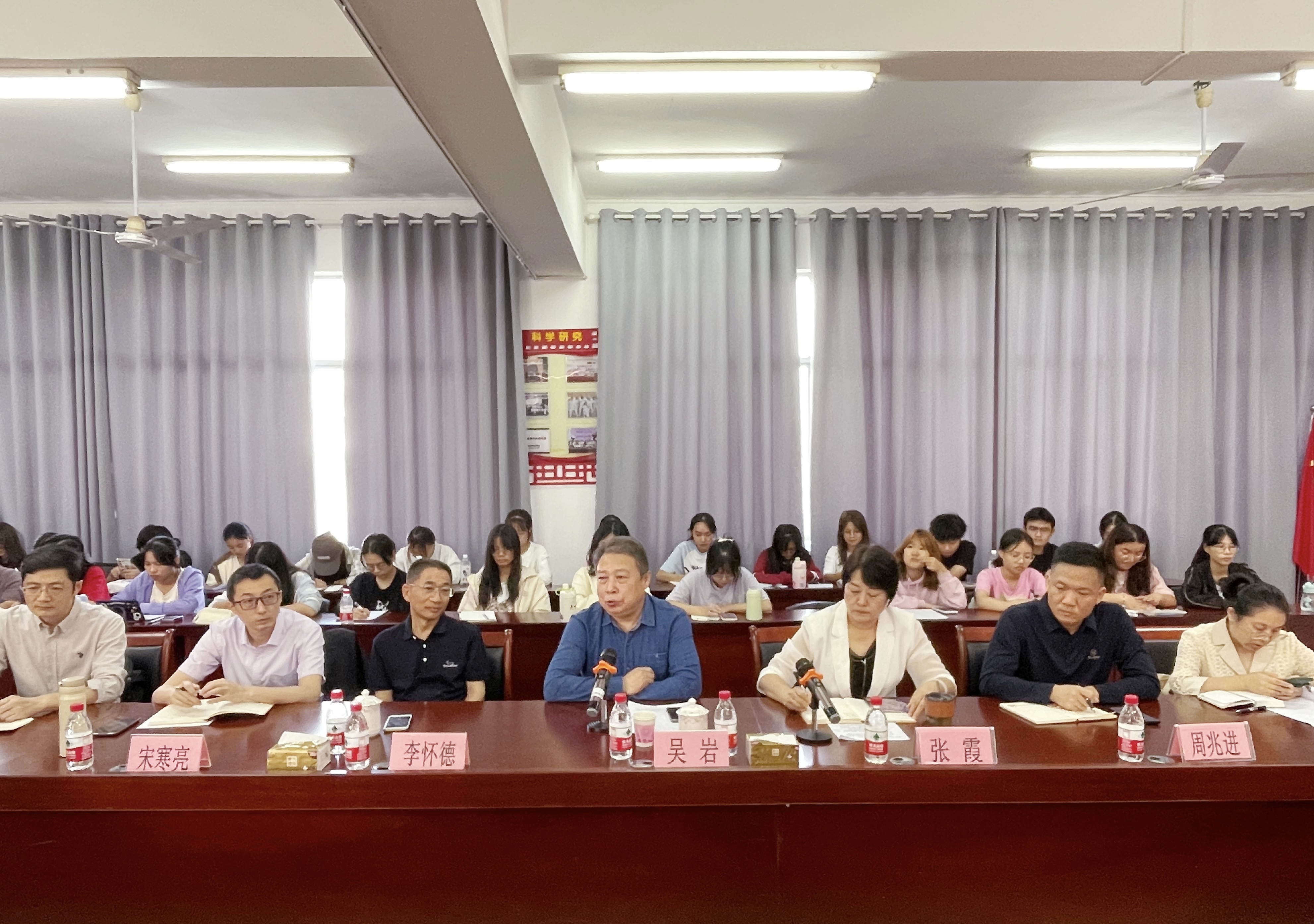 《法学论坛》主编吴岩、山东人民出版社编审李怀德来我院开展学术交流