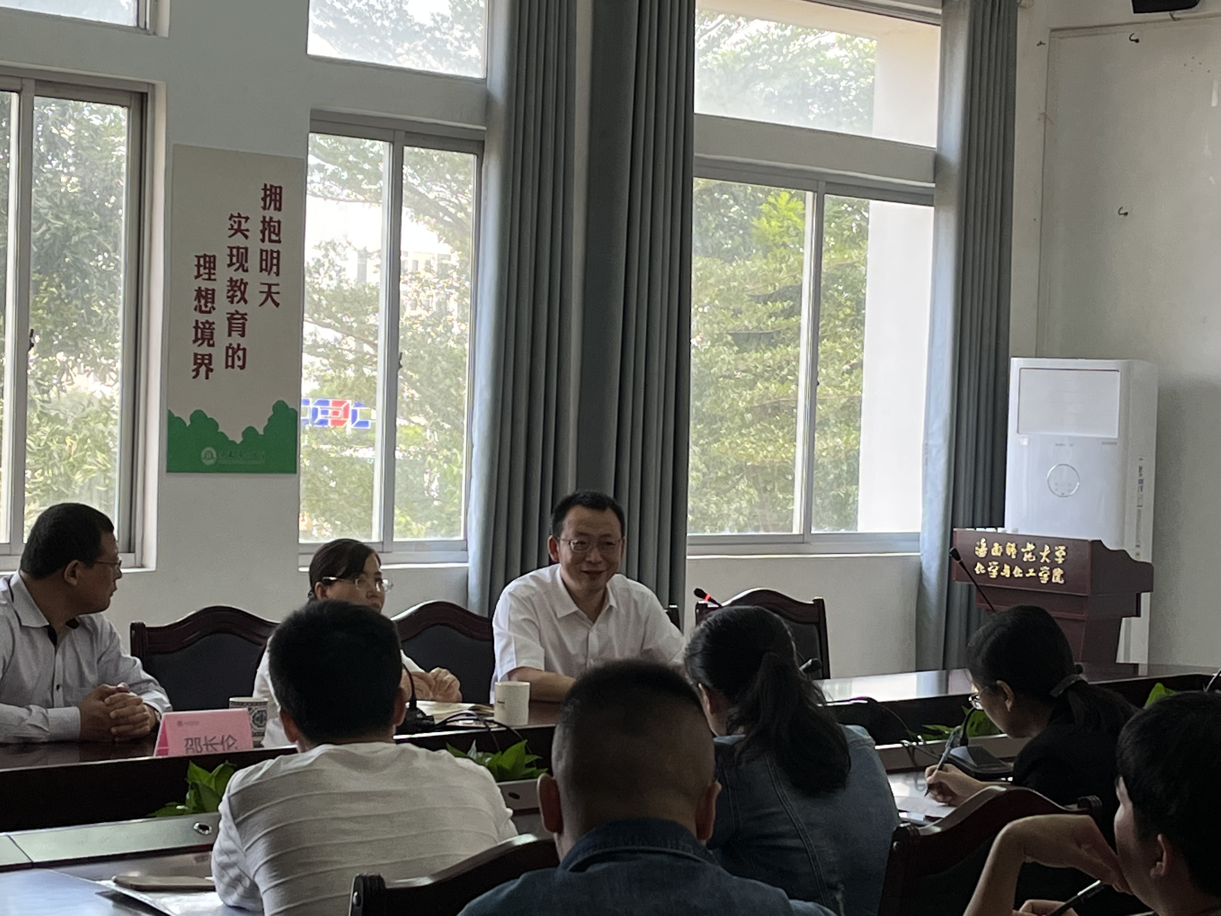 化学与化工学院召开第一届热带药用资源化学学术论坛