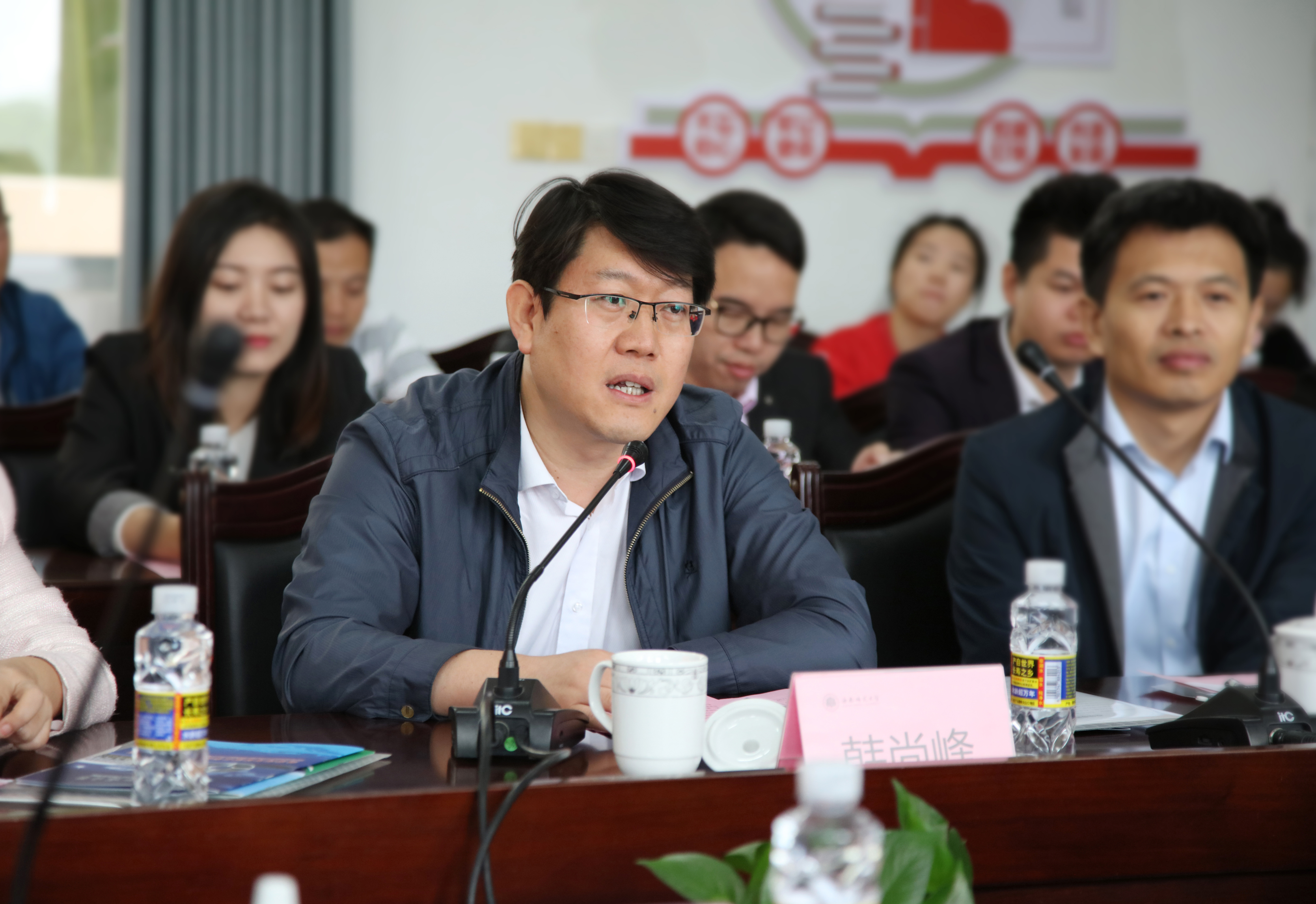 化学与化工学院召开第一届热带药用资源化学学术论坛